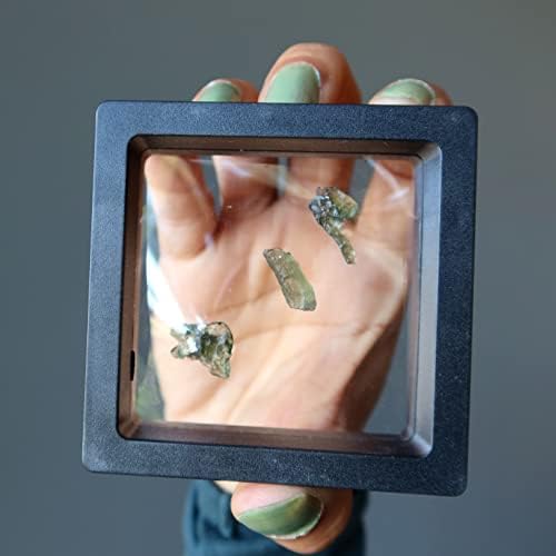 Satenski kristali moldavit mini sitni pravi zeleni dragulj tektite singl