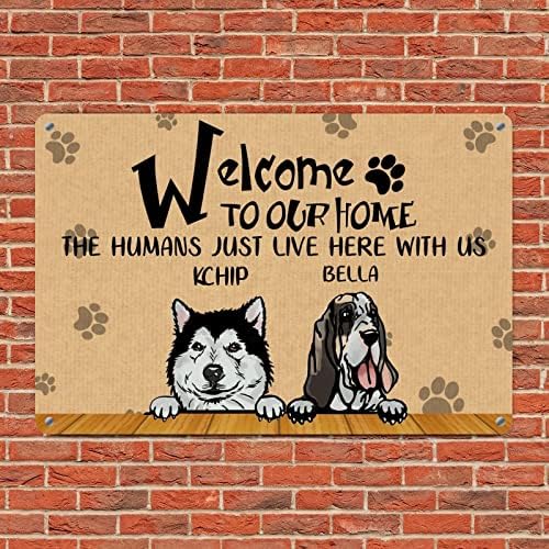Ime prilagođenog psa dobrodošli u naš dom ljudi ovdje s nama smiješni pas metalni znak znak za kućnog psa vješalica za vrata rustikalni